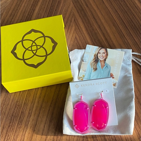 SOLD - Kendra Danielle NWT - Picture 1 of 7